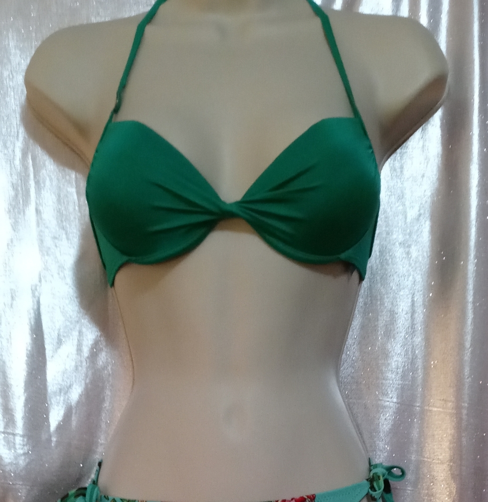 Bikini - Picture 3 of 5